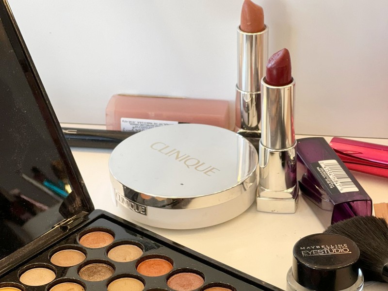 Makeup-800x600-04.jpg