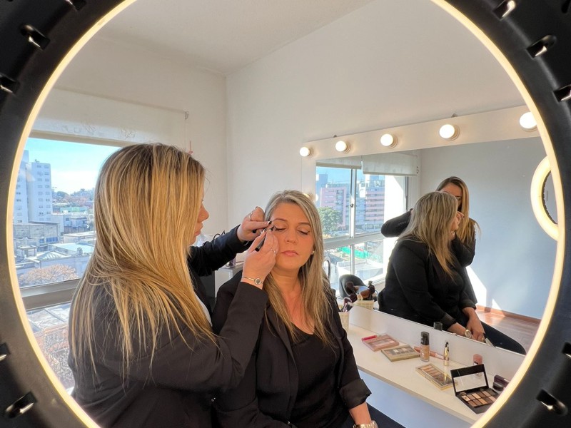 Makeup-800x600-05.jpg